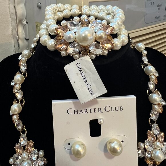 Macys culture pearls and crystals necklace, earrings and bracelet set - NWT - Picture 3 of 12